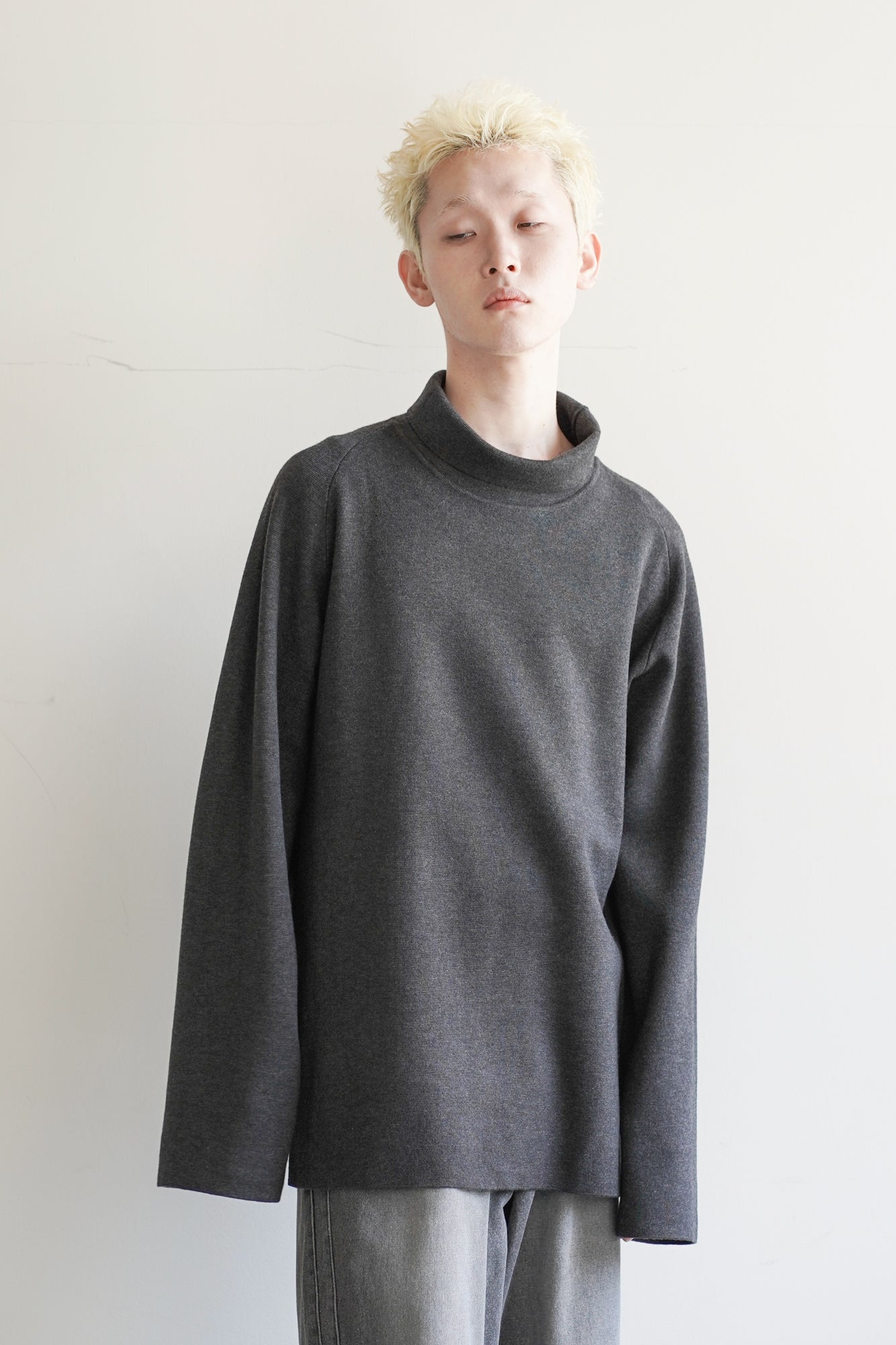 LOOSE FULLED HIGH NECK KNIT