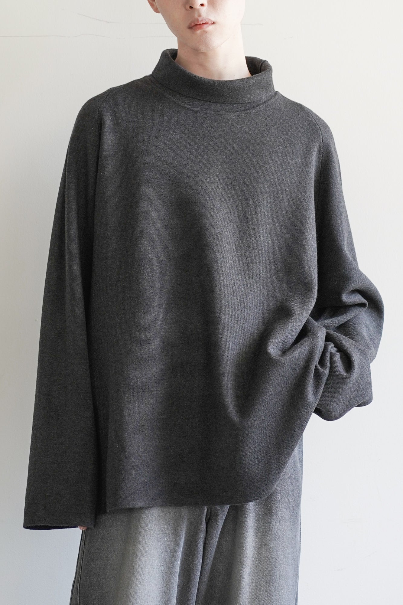 LOOSE FULLED HIGH NECK KNIT