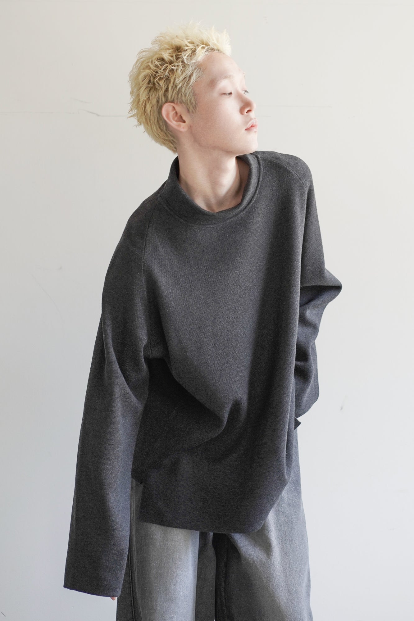 LOOSE FULLED HIGH NECK KNIT